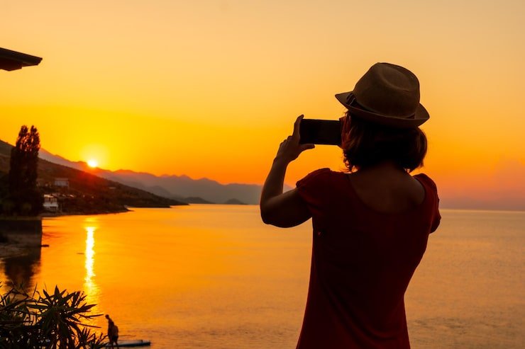 Capturing the Perfect Sunset: Tips for Travel Photographers